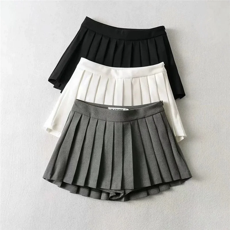 Metallic - colored sequin skirt for a sparkly New Year's Eve partyTenniscore Trendy Short Skirts