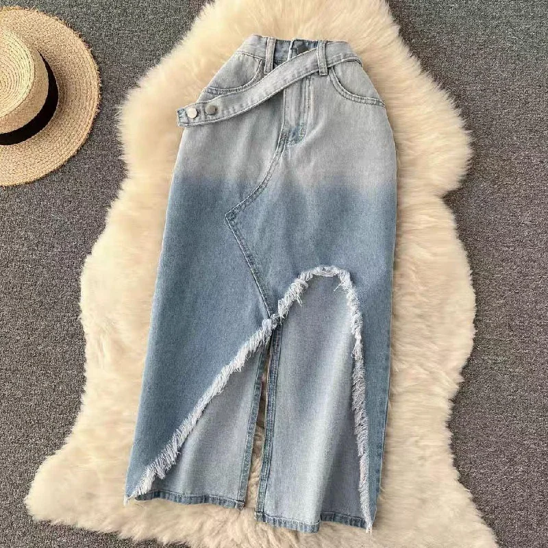 Skirt with a scalloped hem for a feminine and delicate touchLucy Denim Skirt