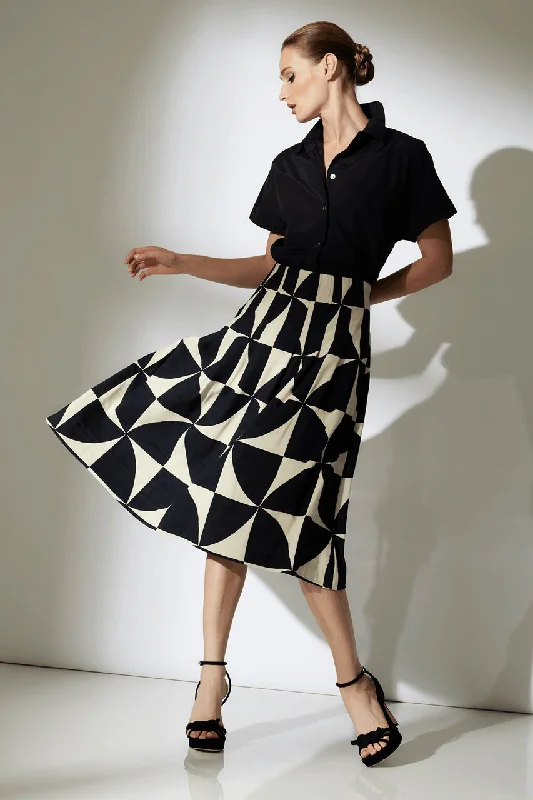 Long - slit satin skirt for a glamorous red - carpet appearanceGeo Mod Jacquard Skirt
