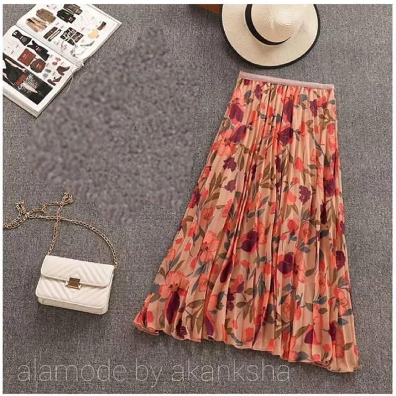 Skirt with a scalloped hem for a feminine and delicate touchFloral Glam Skirt