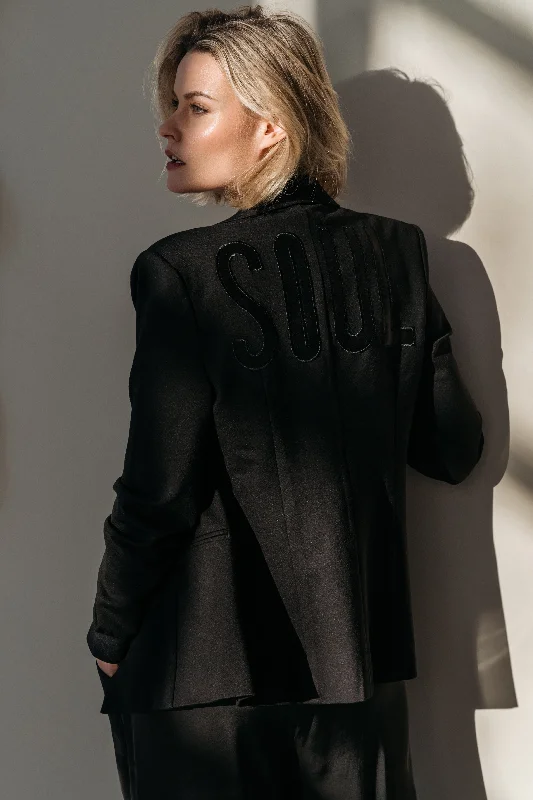 Women's Notched Lapel Blazers in Beige for a Timeless OutfitBlazer sila black D11