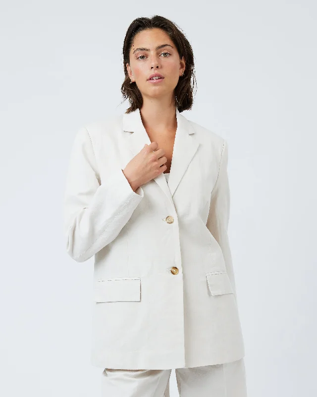 Oversized Women's Checkered Blazers in Black and White for a Trendy StyleBrikka 9843 Blazer - Coco Milk Oversized Women's Checkered Blazers in Black and White for a Trendy StyleBrikka 9843 Blazer - Coco Milk
