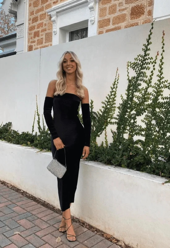 Ruffled Women Dress with Multiple Layers for a Playful and Girly StyleCamryn Dress - Black Ruffled Women Dress with Multiple Layers for a Playful and Girly StyleCamryn Dress - Black