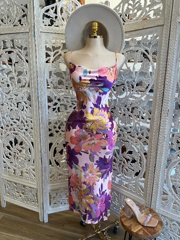 Little Black Women Dress with Sequins for a Glamorous Night OutCowl Neck Multi Colored Floral Midi Dress- No Estira, Not Stretchy Little Black Women Dress with Sequins for a Glamorous Night OutCowl Neck Multi Colored Floral Midi Dress- No Estira, Not Stretchy