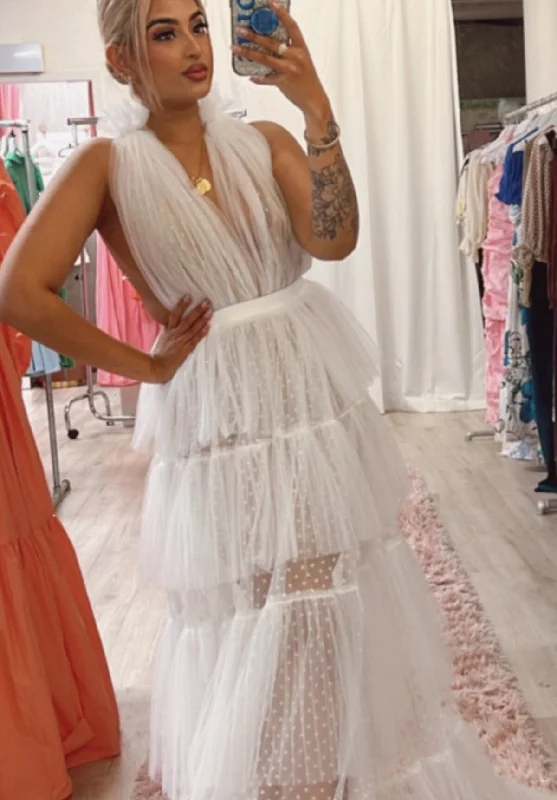 Lace - Embellished Women Dress for an Elegant and Sophisticated AppearanceZendaya Dress - White Lace - Embellished Women Dress for an Elegant and Sophisticated AppearanceZendaya Dress - White