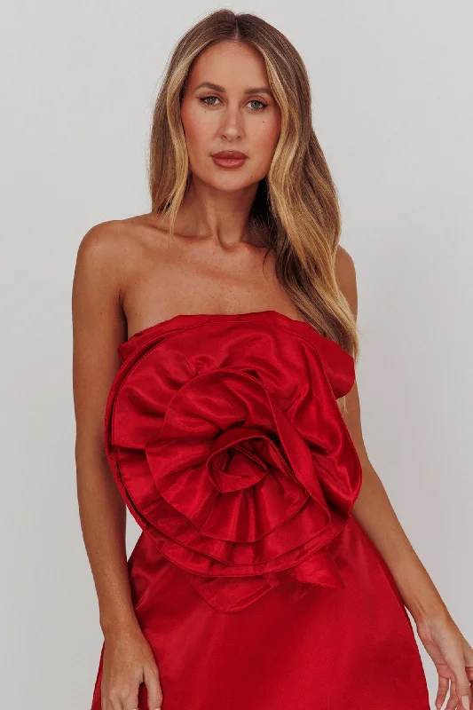 Strapless top with a built - in bra for added support and comfortCount Down Rose Feature Strapless Top Red Strapless top with a built - in bra for added support and comfortCount Down Rose Feature Strapless Top Red