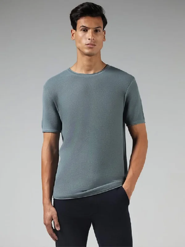 Bermuda Women Shorts for a Classic and Sophisticated LookETA Solid Teal Cotton Blend Slim Fit T-Shirt