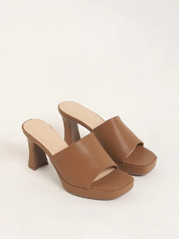 High - Waisted Women Shorts for a Retro and Flattering LookLUNA BLU Beige Mule Sandals