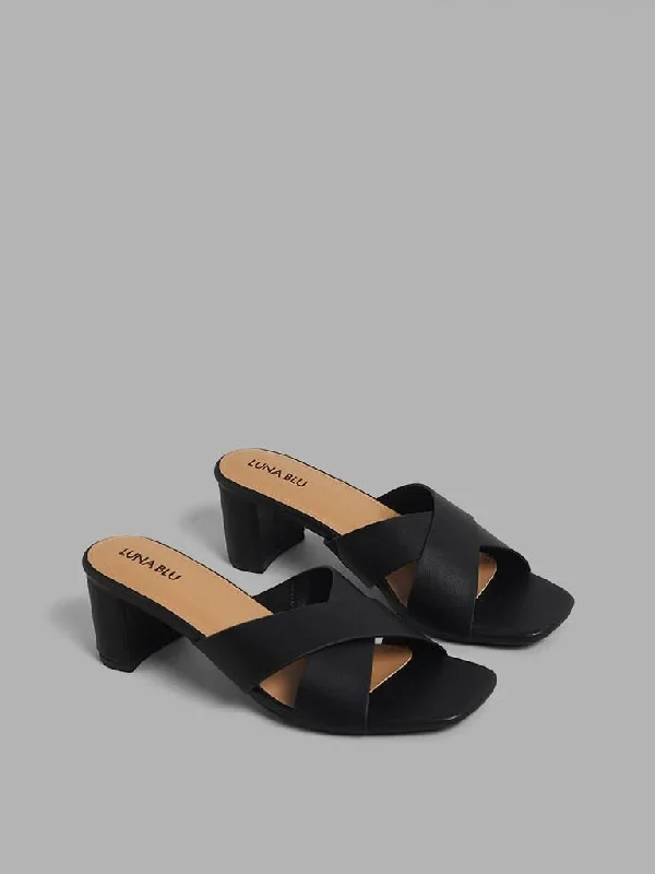 Bermuda Women Shorts for a Classic and Sophisticated LookLUNA BLU Black Criss-Cross Block Sandals