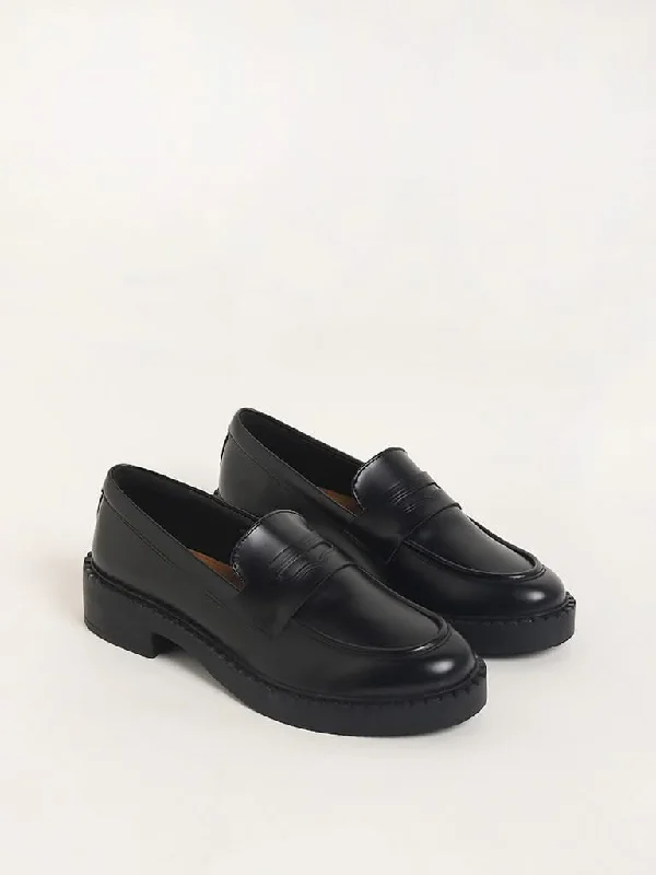 Solid Color Women Shorts in Bright Hues for a Bold StatementLUNA BLU Black Gloss Loafers