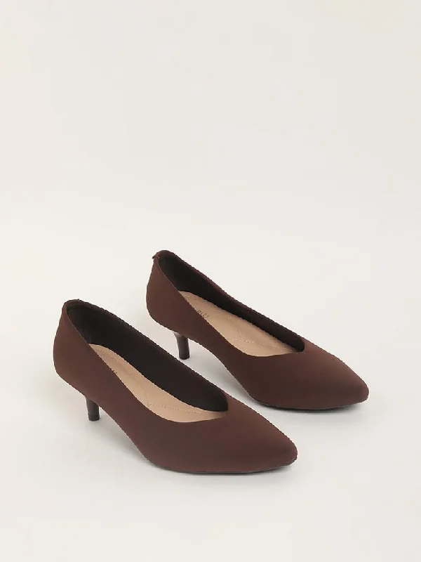 Ruffled Hem Women Shorts to Add a Feminine TouchLUNA BLU Brown Pump Shoes
