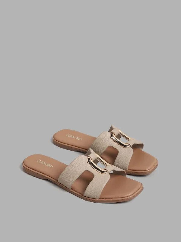 Twill Women Shorts with a Smooth Texture and DurabilityLUNA BLU Cut-Out Cage Buckle Cream Sandals