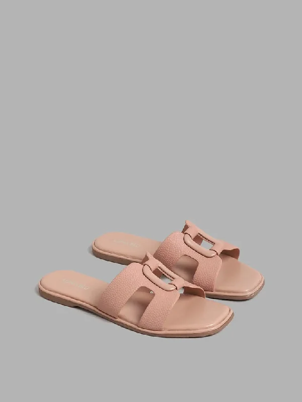 Cuffed Women Shorts for a Laid - Back and Trendy LookLUNA BLU Cut-Out Cage Buckle Peach Sandals