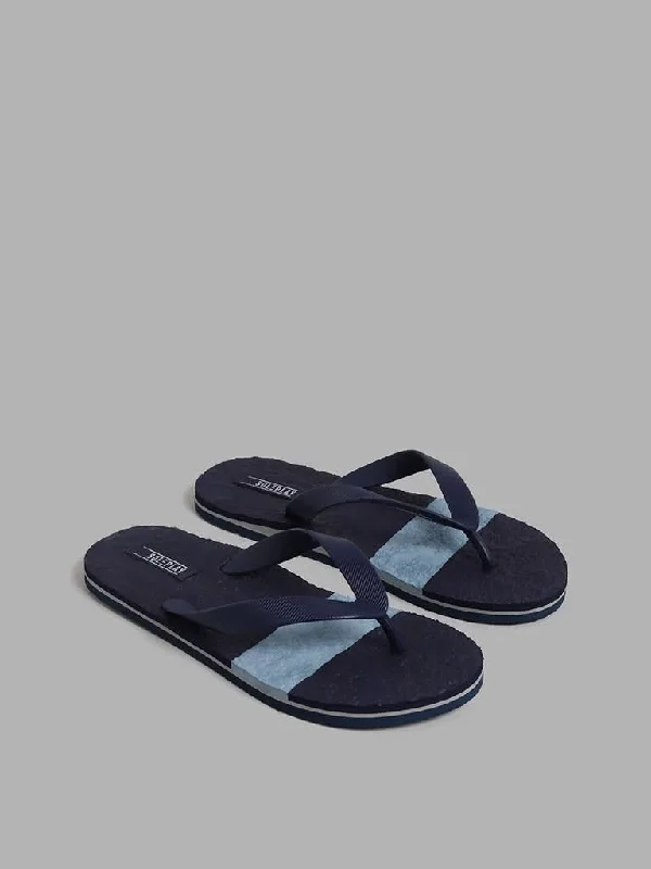 Cargo Women Shorts with Multiple Pockets for FunctionalitySOLEPLAY Navy Flip-Flops