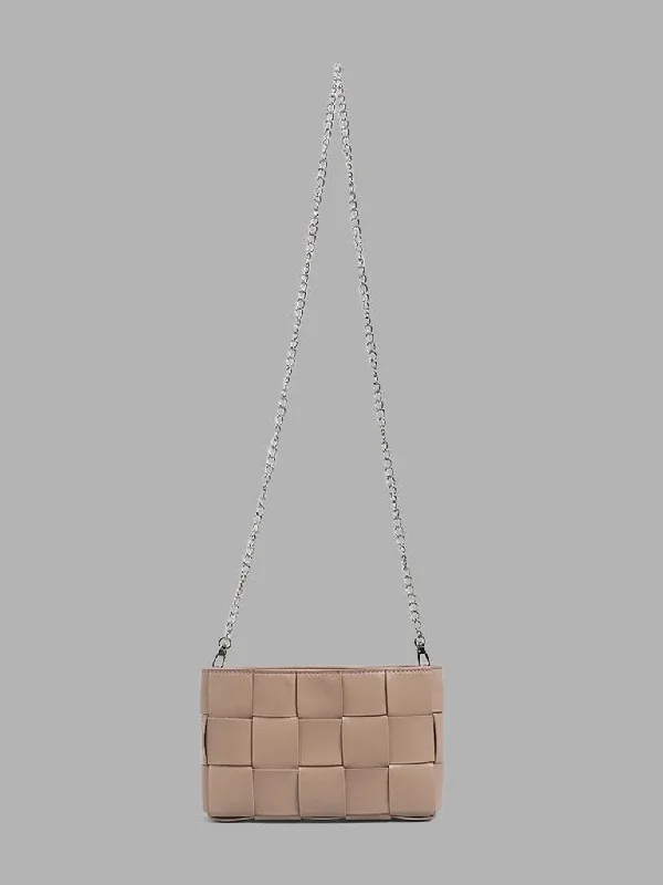 Embroidered Women Shorts with Intricate DesignsStudiowest Beige Chain Detail Handbag