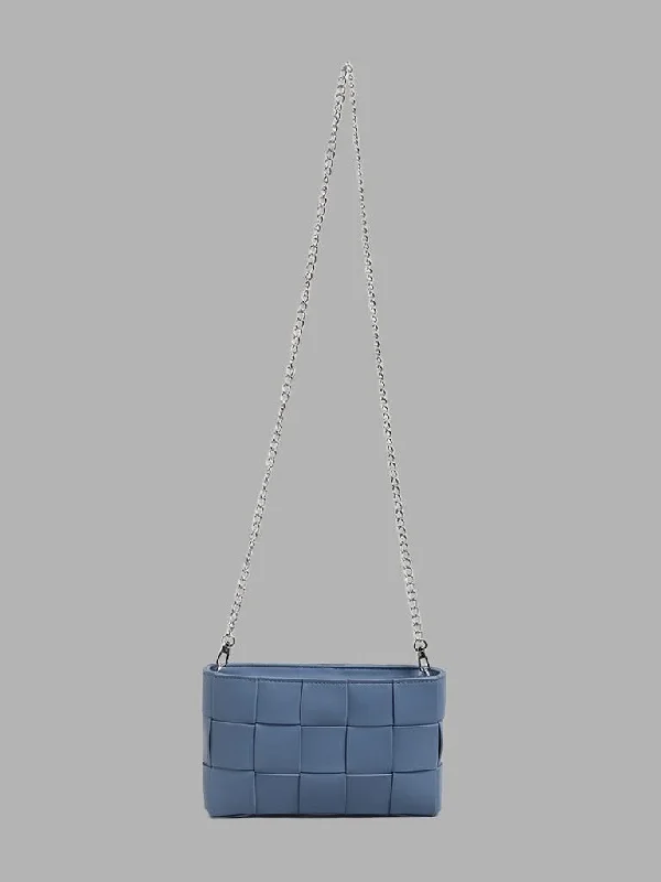 Patterned Geometric Women Shorts for a Modern AppealStudiowest Blue Chain Detail Handbag