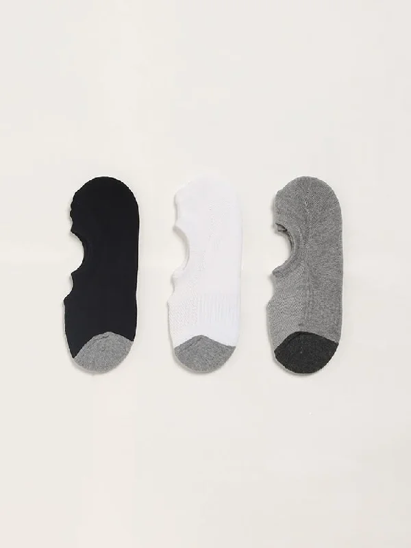 Linen Women Shorts for Breathable Comfort in Hot WeatherWES Lounge Black No-Show Cotton Socks - Pack of 3